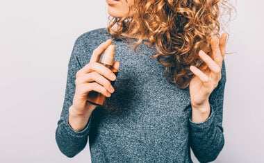 Imagem de destaque para 4 ingredientes naturais que vão salvar seu cabelo de um problema muito comum