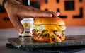 Imagem de destaque para Dia do Hambúrguer: 40 lugares deliciosos e imperdíveis para comemorar a data em São Paulo